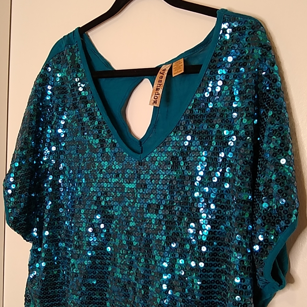 Eyeshadow turquoise sequined front top - Picture 2 of 5